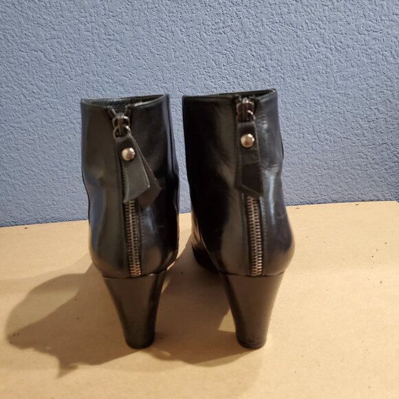 Stuart Weitzman Restart Ankle Boot, Made in Spain - Picture 4 of 14